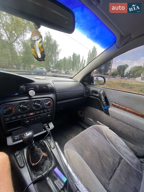 Седан Opel Omega 1994 в Кременчуці