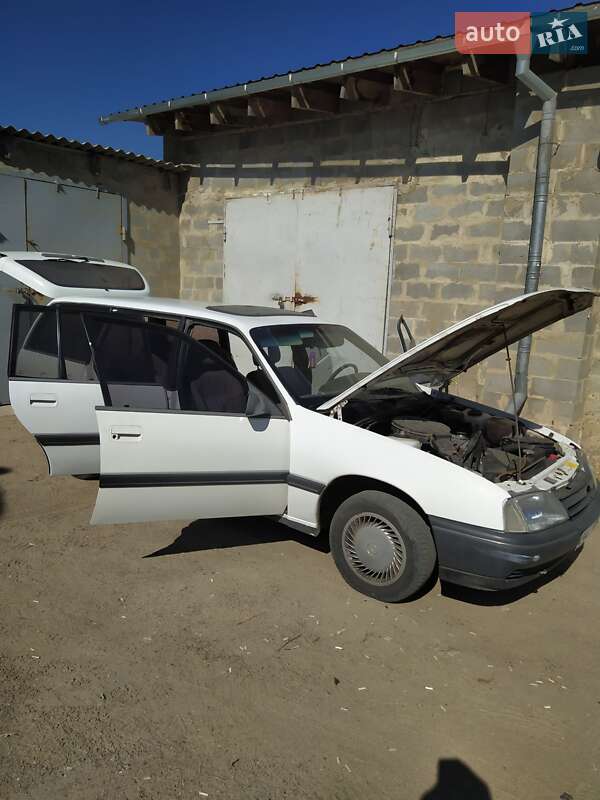 Универсал Opel Omega 1989 в Белгороде-Днестровском фото 4 Универсал Opel Omega 1989 в Белгороде-Днестровском
