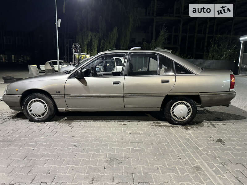 Седан Opel Omega 1988 в Львове