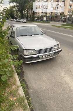 Седан Opel Omega 1986 в Киеве