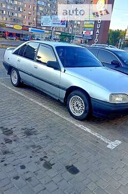 Седан Opel Omega 1988 в Одессе