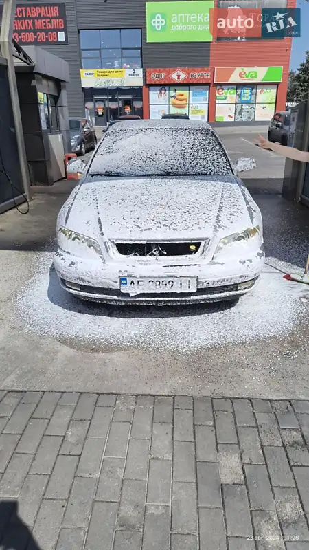 Седан Opel Omega 2000 в 
