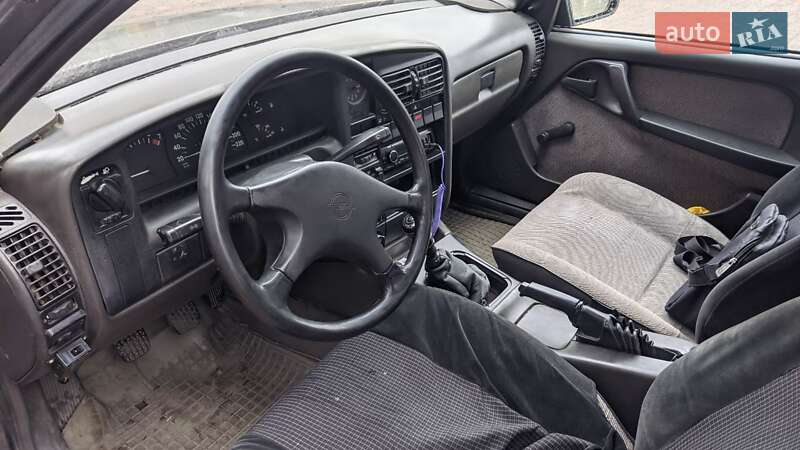 Седан Opel Omega 1987 в Полтаве