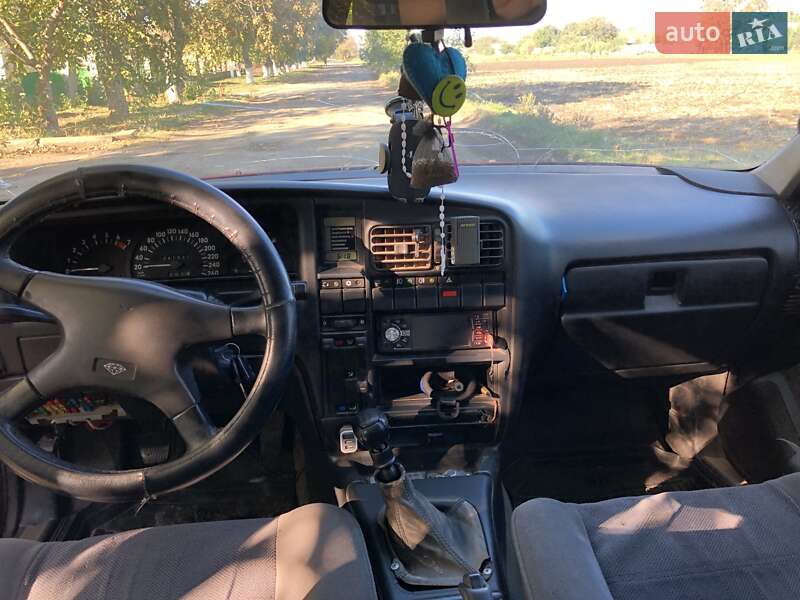 Седан Opel Omega 1992 в Новому Бузі