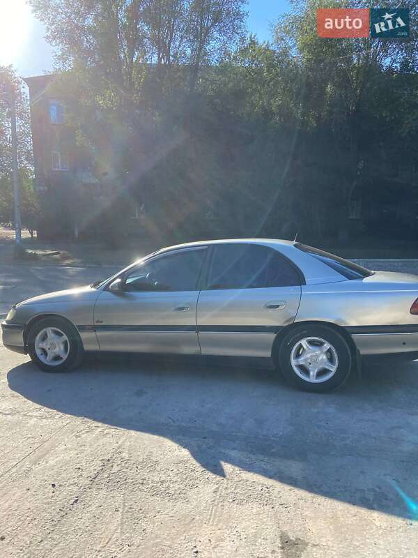 Седан Opel Omega 1999 в Каменском