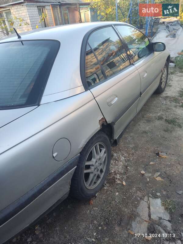 Седан Opel Omega 1996 в Каневе