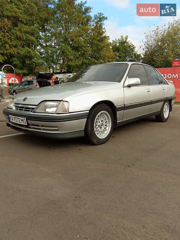 Седан Opel Omega 1991 в Киеве