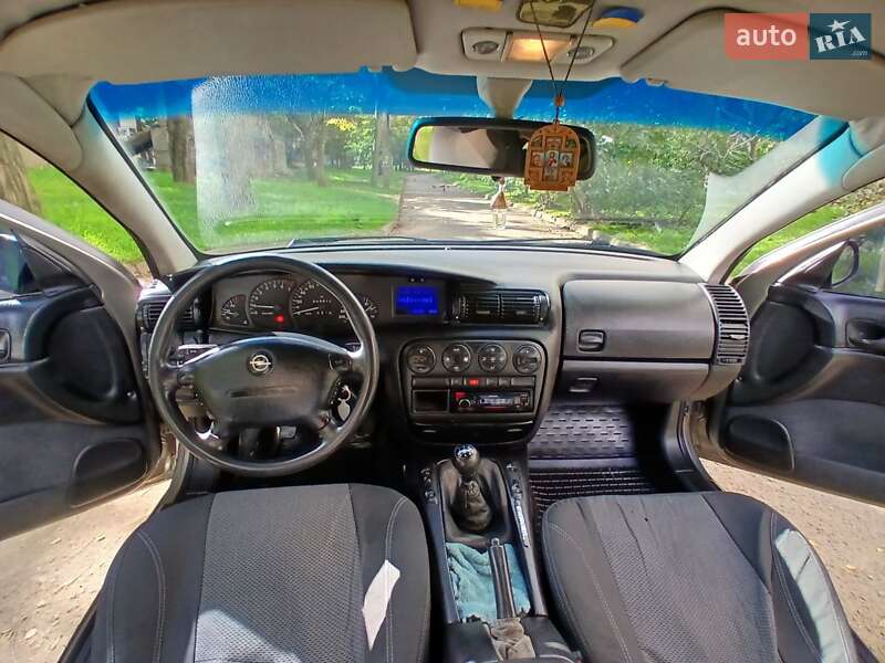 Седан Opel Omega 1997 в Одессе