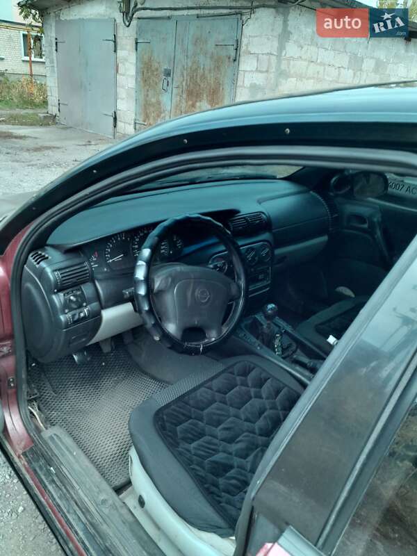 Седан Opel Omega 1995 в Днепре