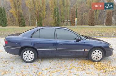 Седан Opel Omega 1999 в Каневе