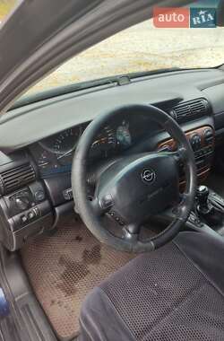 Седан Opel Omega 1999 в Каневе