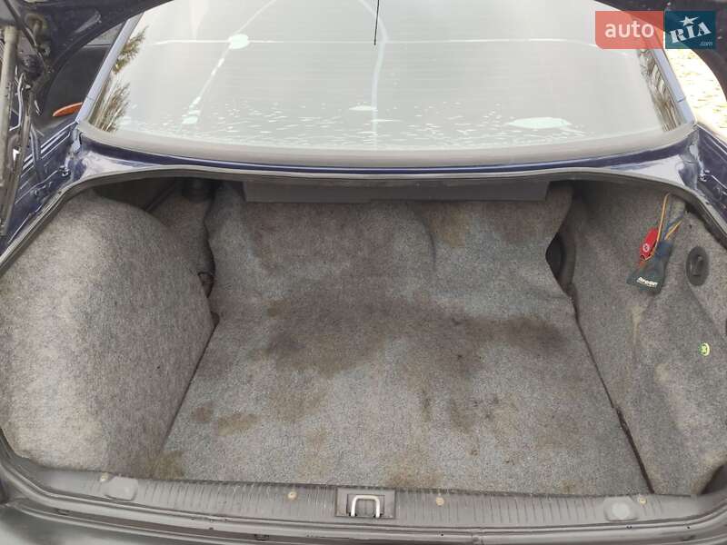 Седан Opel Omega 1999 в Каневе