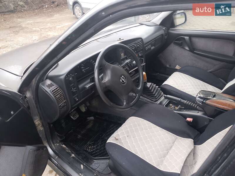 Седан Opel Omega 1992 в Кам'янець-Подільському