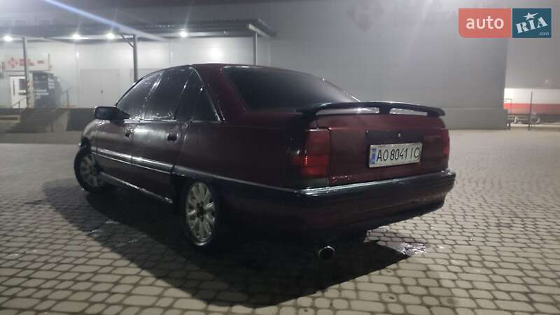 Седан Opel Omega 1988 в Мукачево