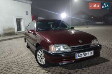 Седан Opel Omega 1988 в Мукачево