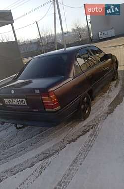 Седан Opel Omega 1990 в Коровии