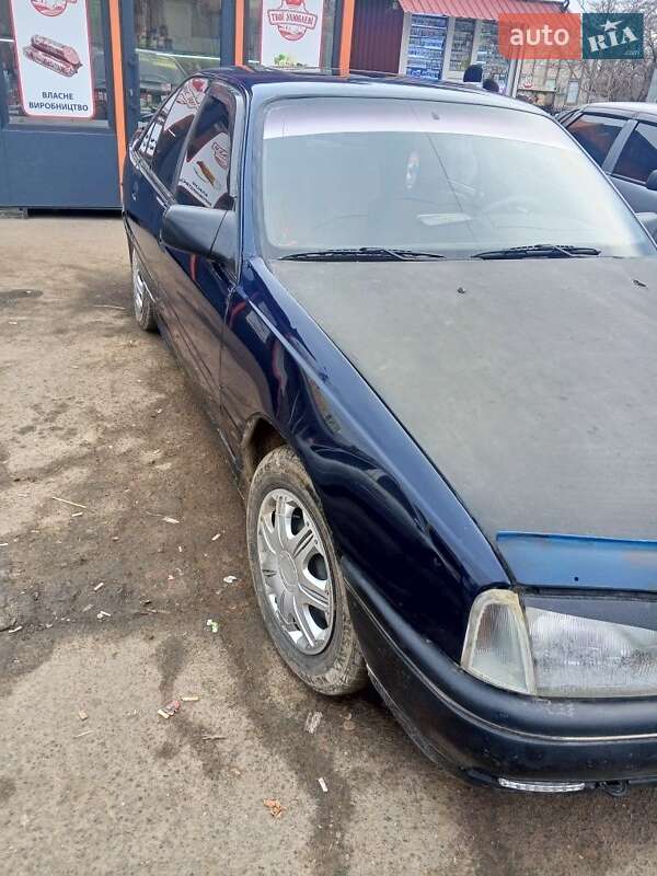 Седан Opel Omega 1988 в Новій Одесі