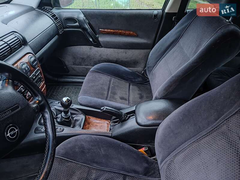 Седан Opel Omega 1998 в Пустомытах
