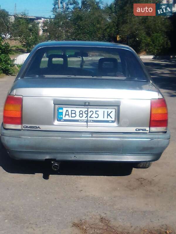 Седан Opel Omega 1988 в Бершади