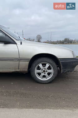 Седан Opel Omega 1988 в Жовкві