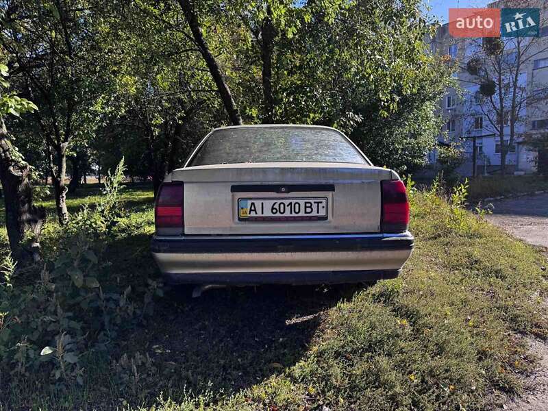 Седан Opel Omega 1993 в Гребінках