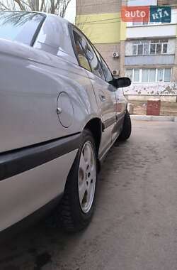 Седан Opel Omega 1998 в Миколаєві