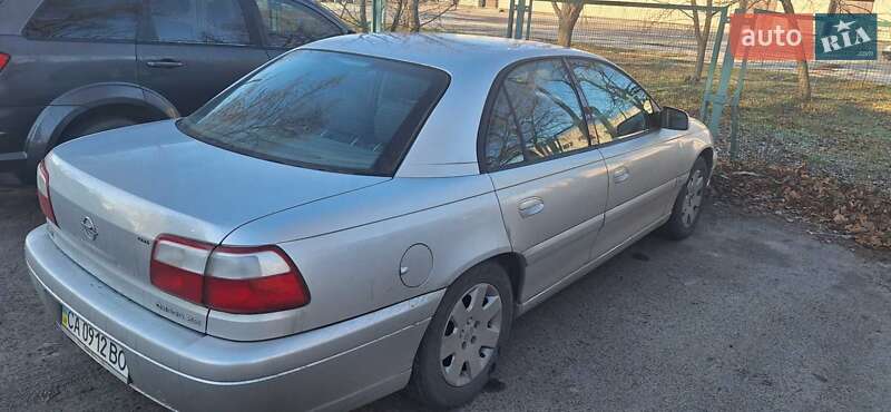 Седан Opel Omega 2001 в Черкасах