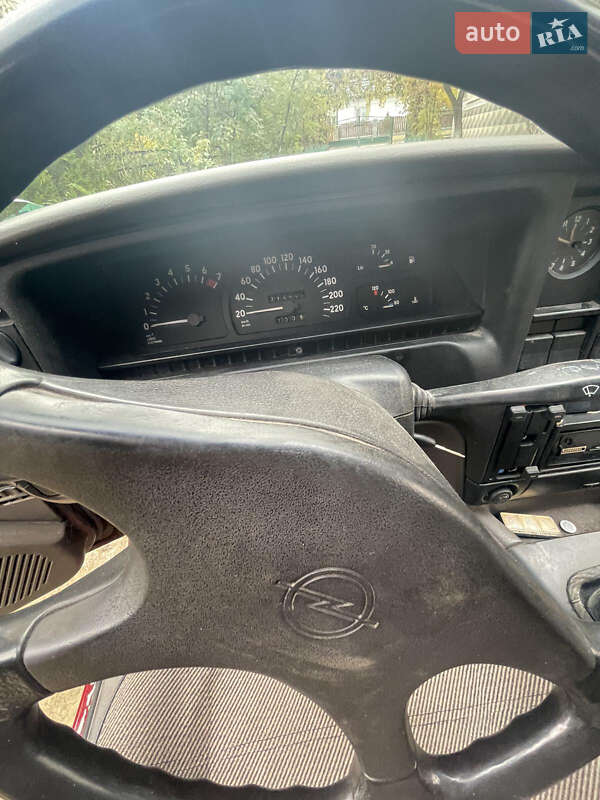 Седан Opel Omega 1988 в Березному