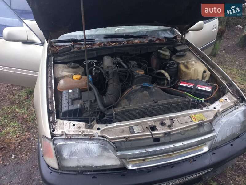 Седан Opel Omega 1993 в Гребінках