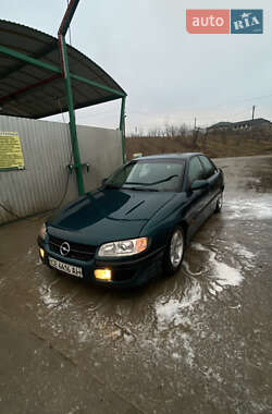 Седан Opel Omega 1995 в Чернівцях