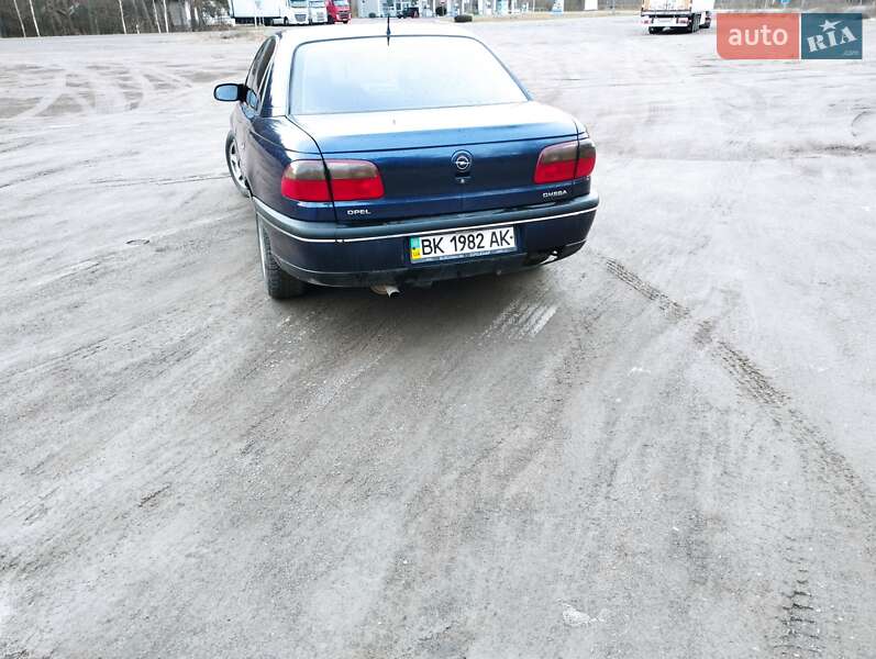 Седан Opel Omega 1994 в Сарнах