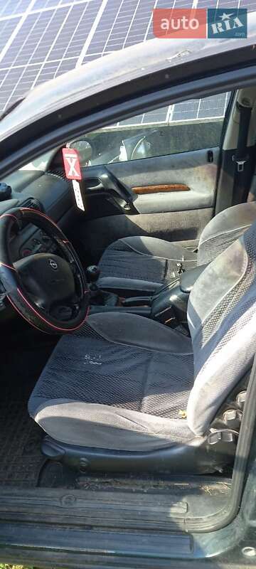 Седан Opel Omega 1996 в Берегово