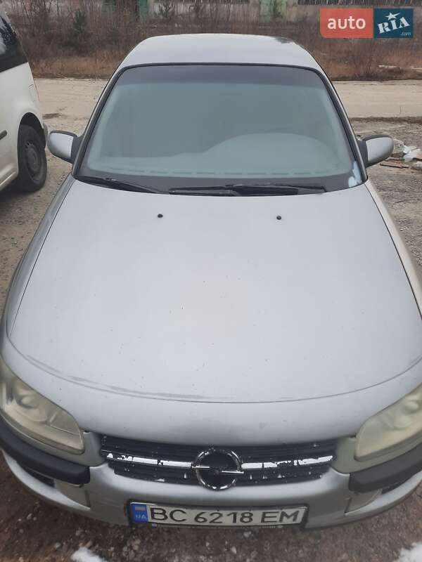 Седан Opel Omega 1995 в Вараше