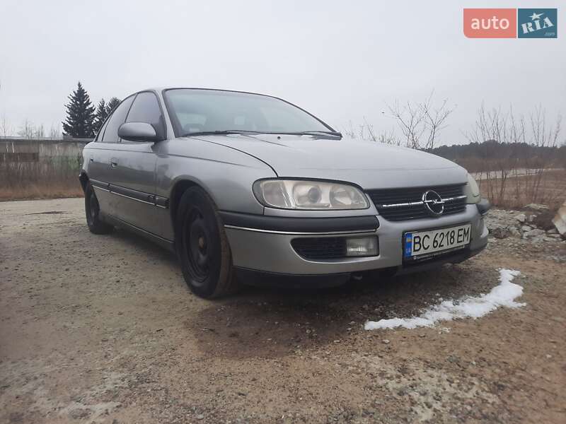 Седан Opel Omega 1995 в Вараше
