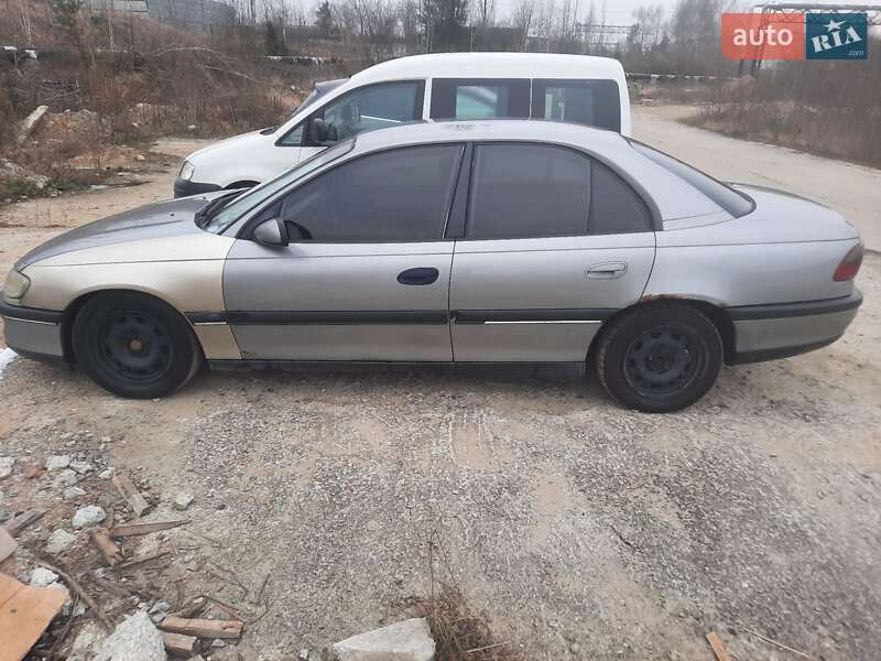 Седан Opel Omega 1995 в Вараше