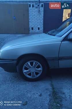 Седан Opel Omega 1986 в Николаеве