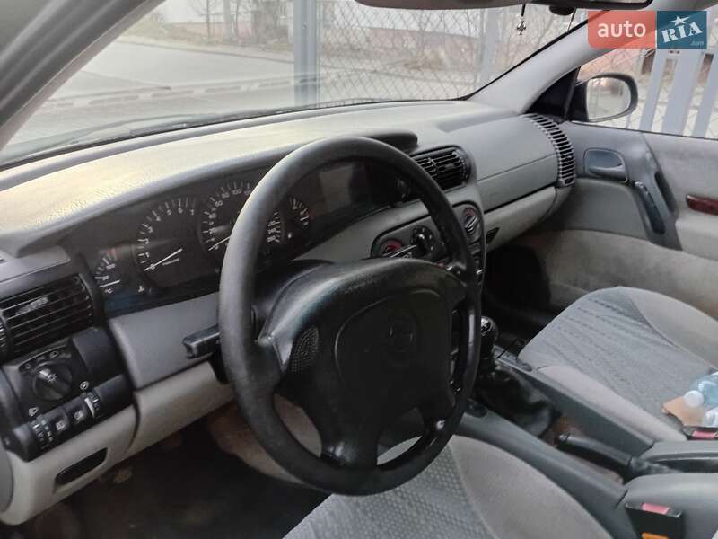 Седан Opel Omega 1996 в Львові