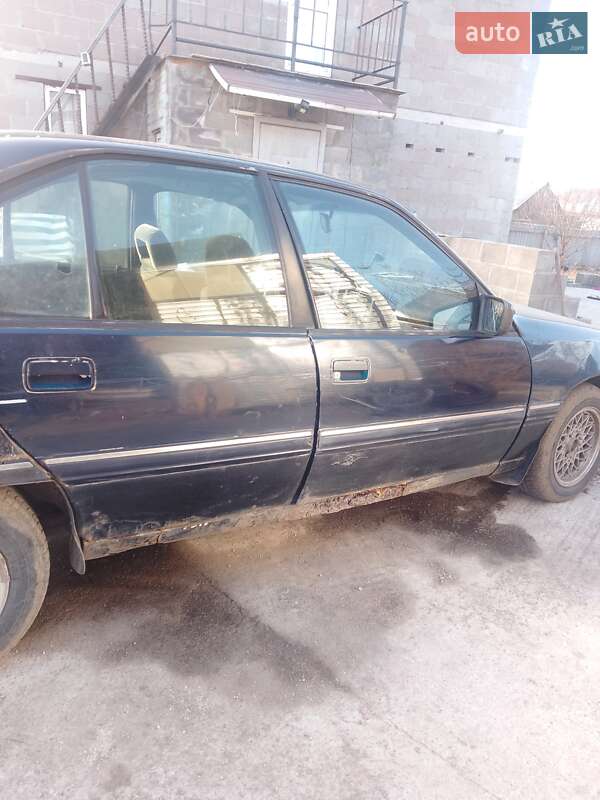 Седан Opel Omega 1989 в Киеве