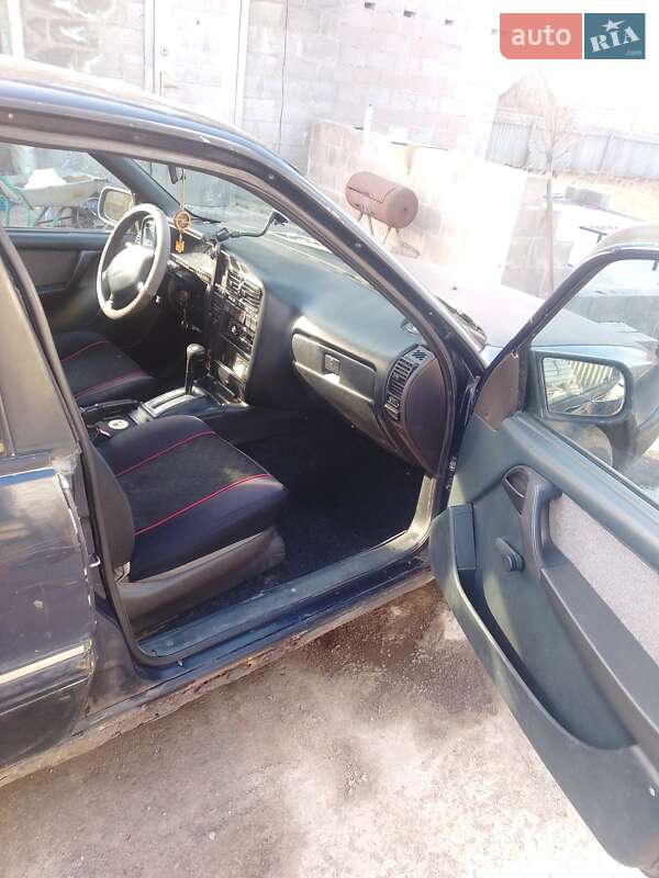 Седан Opel Omega 1989 в Киеве