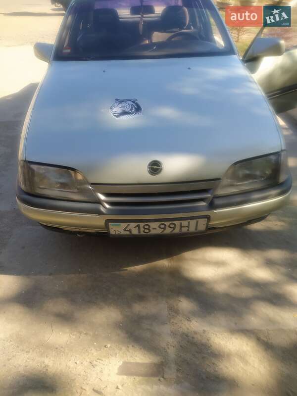 Седан Opel Omega 1987 в Николаеве фото Седан Opel Omega 1987 в Николаеве