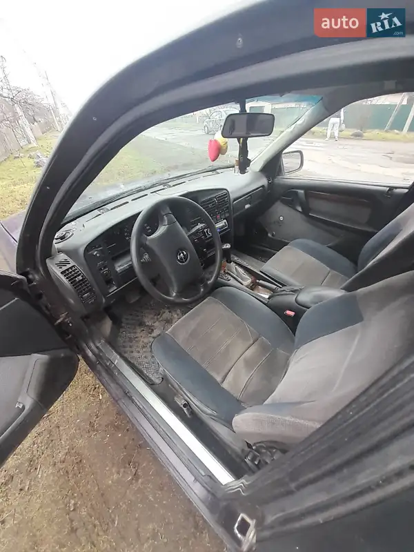 Седан Opel Omega 1993 в 