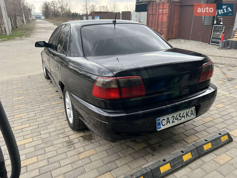 Седан Opel Omega 2002 в Гайвороні