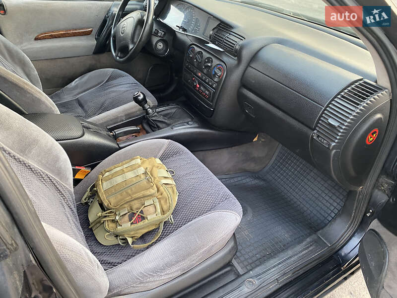 Седан Opel Omega 1995 в Калинівці