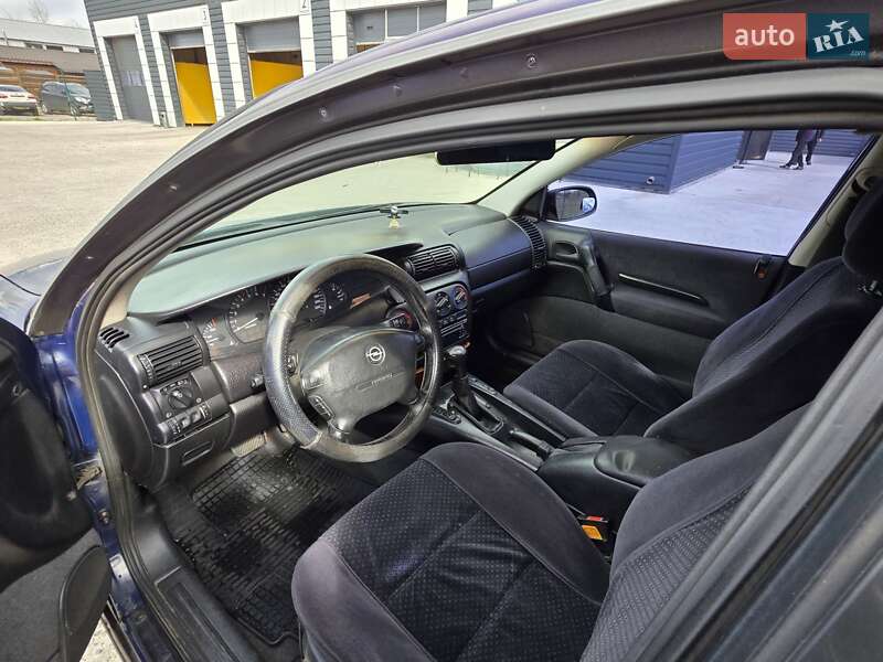 Седан Opel Omega 1998 в Киеве