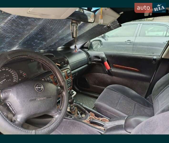 Седан Opel Omega 1998 в Одессе