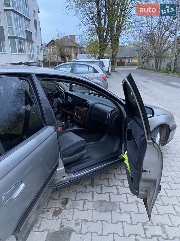 Седан Opel Omega 1997 в Чернівцях