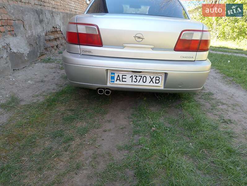 Седан Opel Omega 2002 в Александрие