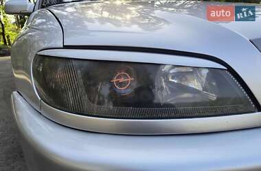 Седан Opel Omega 2002 в 