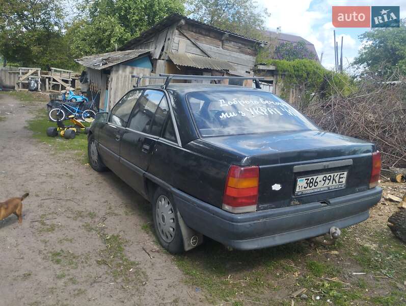 Седан Opel Omega 1989 в Шпитьках