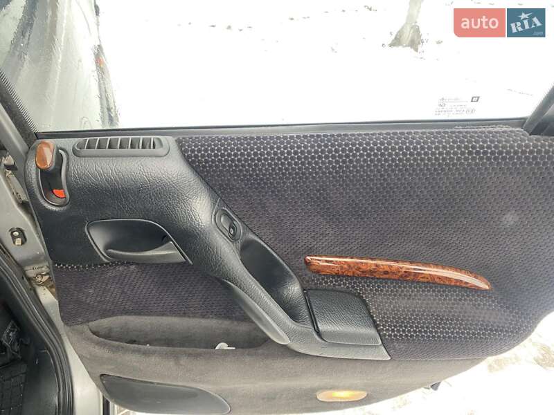 Седан Opel Omega 1994 в Нововолынске